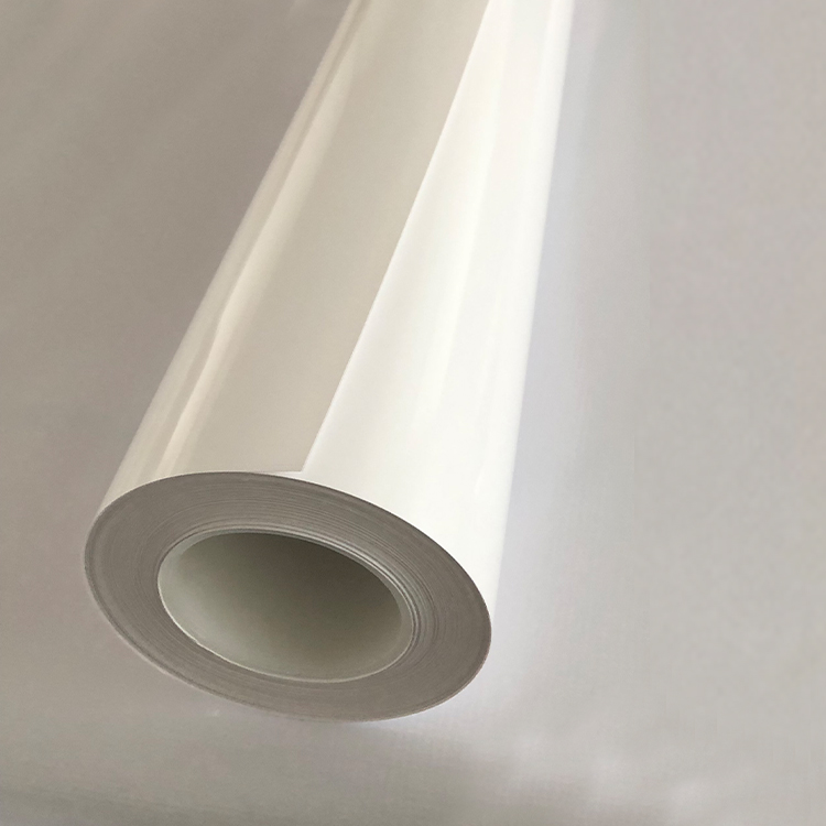 Etichete de lipit pe material textil